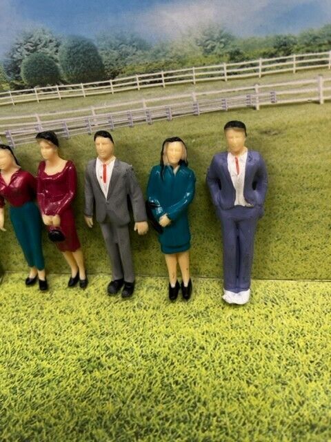 Set of 14 Different Figures (10 Standing, 4 Sitting) G Scale