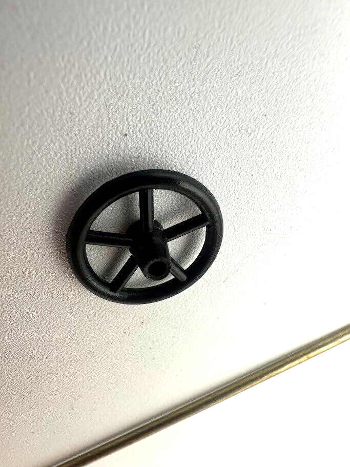 USA TRAINS R16-007 Brass Brake Wheel Shaft and Plastic Brake Wheel