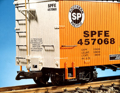 USA Trains R16011A Canadian National Reefer Car - 4 Road Numbers