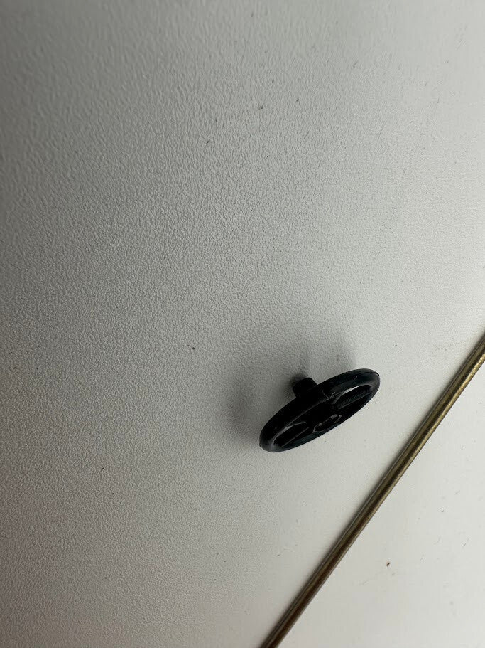 USA TRAINS R16-007 Brass Brake Wheel Shaft and Plastic Brake Wheel